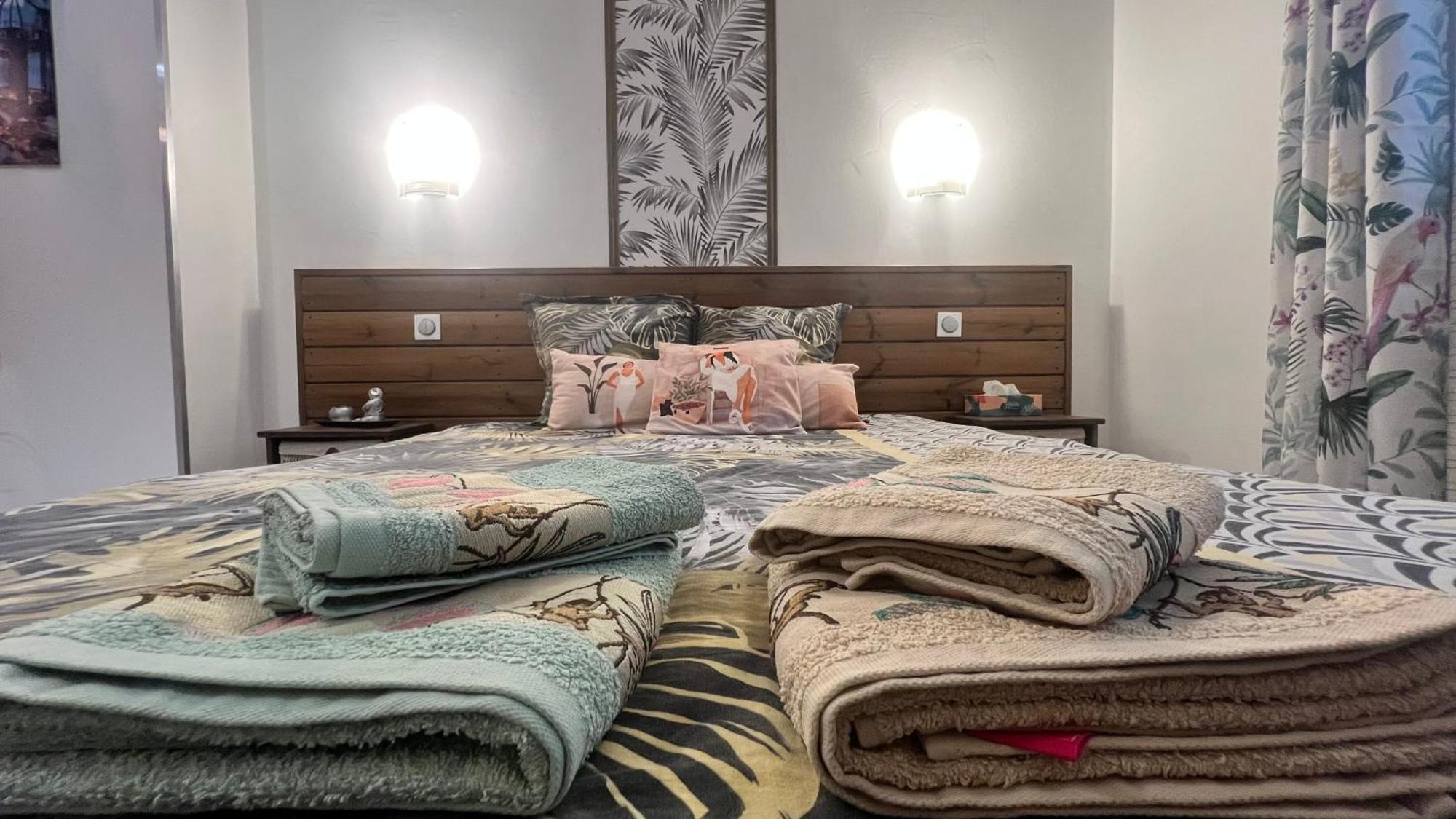 Chambres D'Hotes Le Saint Victor - Provence, Vaucluse Pernes-les-Fontaines Eksteriør billede