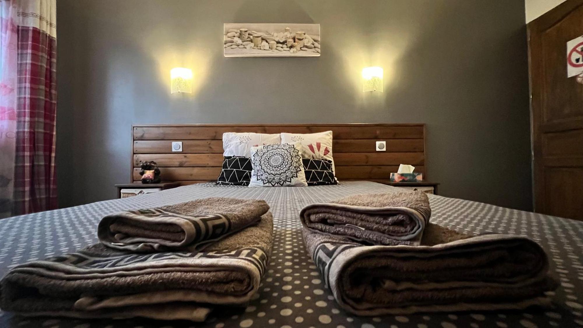 Chambres D'Hotes Le Saint Victor - Provence, Vaucluse Pernes-les-Fontaines Eksteriør billede